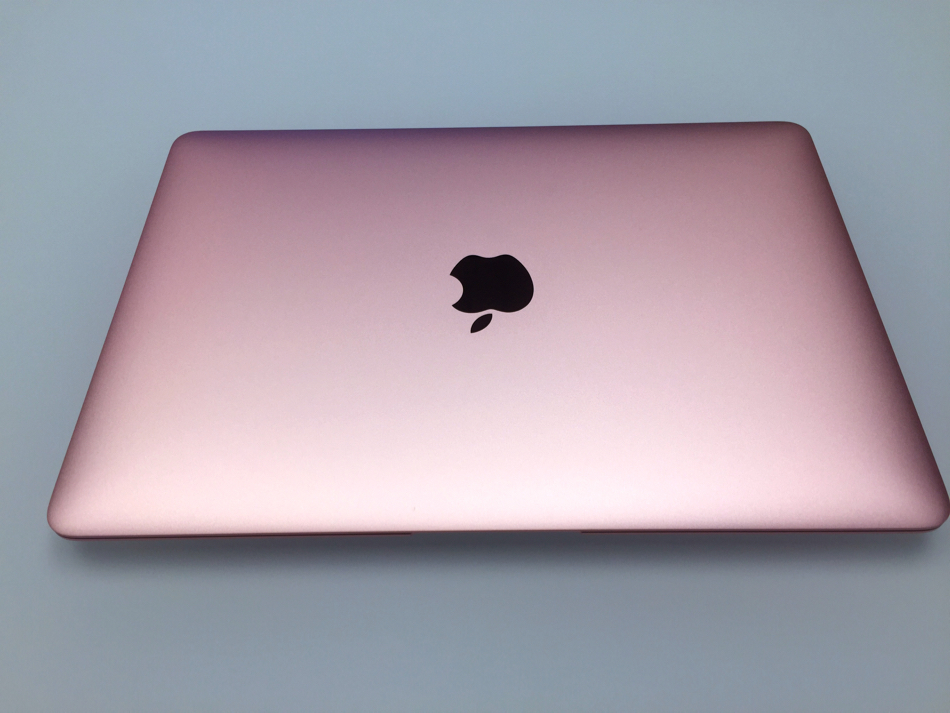 Можно ли на макбук. Макбук Роуз Голд. Макбук розовое золото 2020. MACBOOK Air 2018 Rose Gold. MACBOOK Air 2021 розовый.