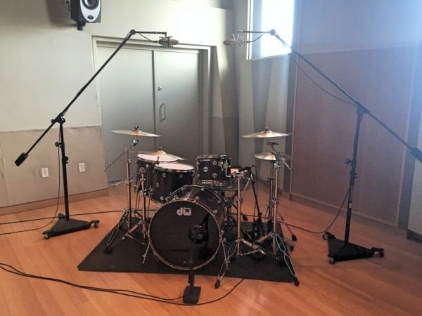 Four Microphone Configuration for Recording Drums (src: Sweetwater.com)