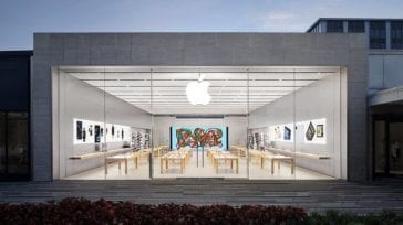 Apple's retail store in Oakbrook, Illinois